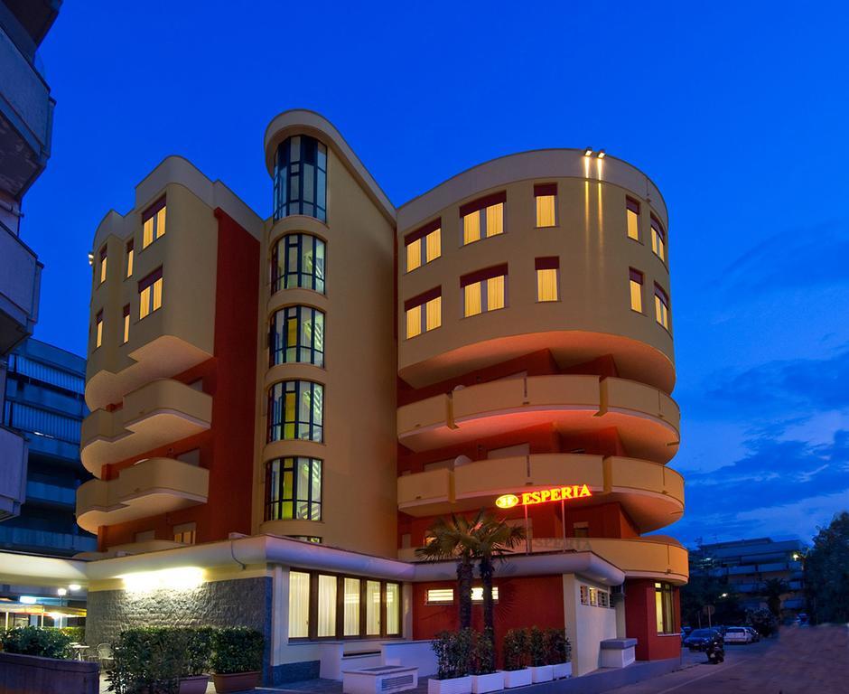 Hotel Esperia Alba Adriatica Rum bild