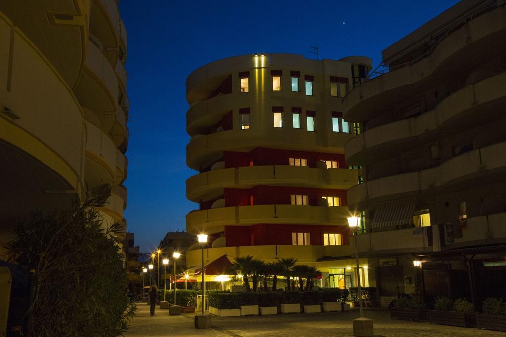 Hotel Esperia Alba Adriatica Exteriör bild
