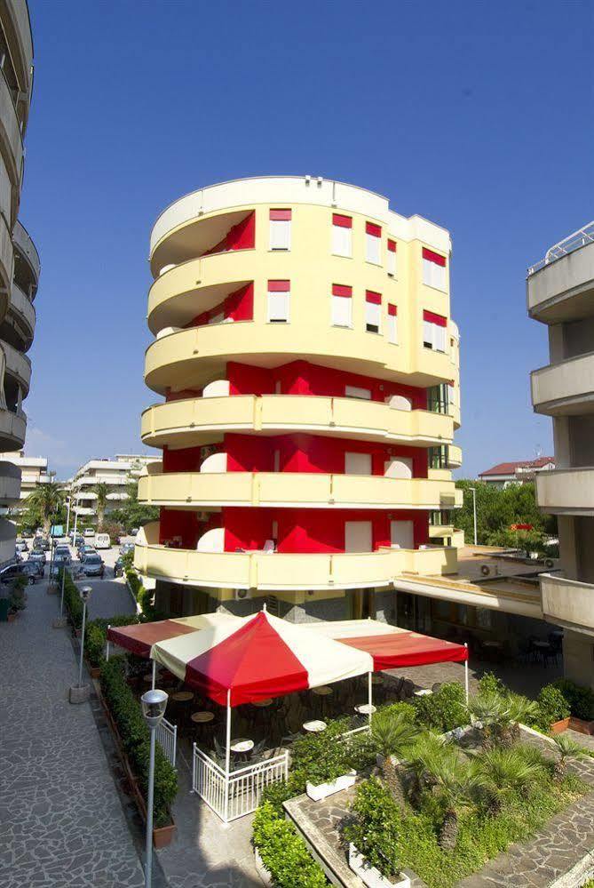 Hotel Esperia Alba Adriatica Exteriör bild