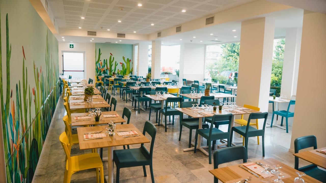 Hotel Esperia Alba Adriatica Exteriör bild